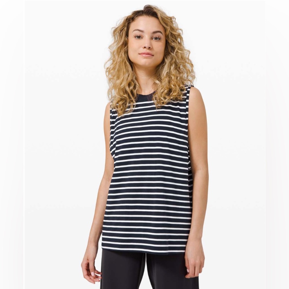 Lululemon All Yours Boyfriend Tank in Yachtie Stripe True Navy White Size 8